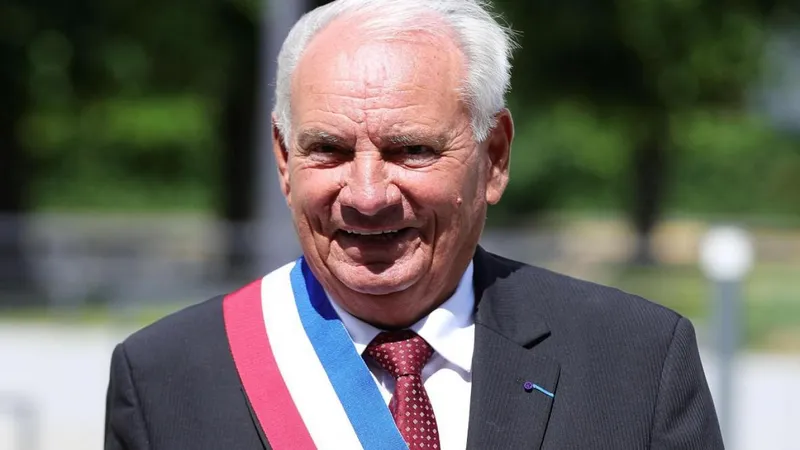 Qui est Henri Darras ?